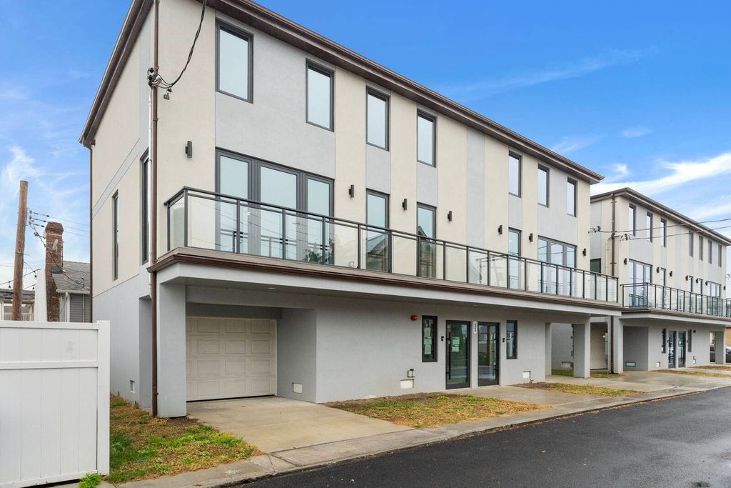 Photo of 33 Keen Ct, Brooklyn, NY 11229 (MLS # 11604028)