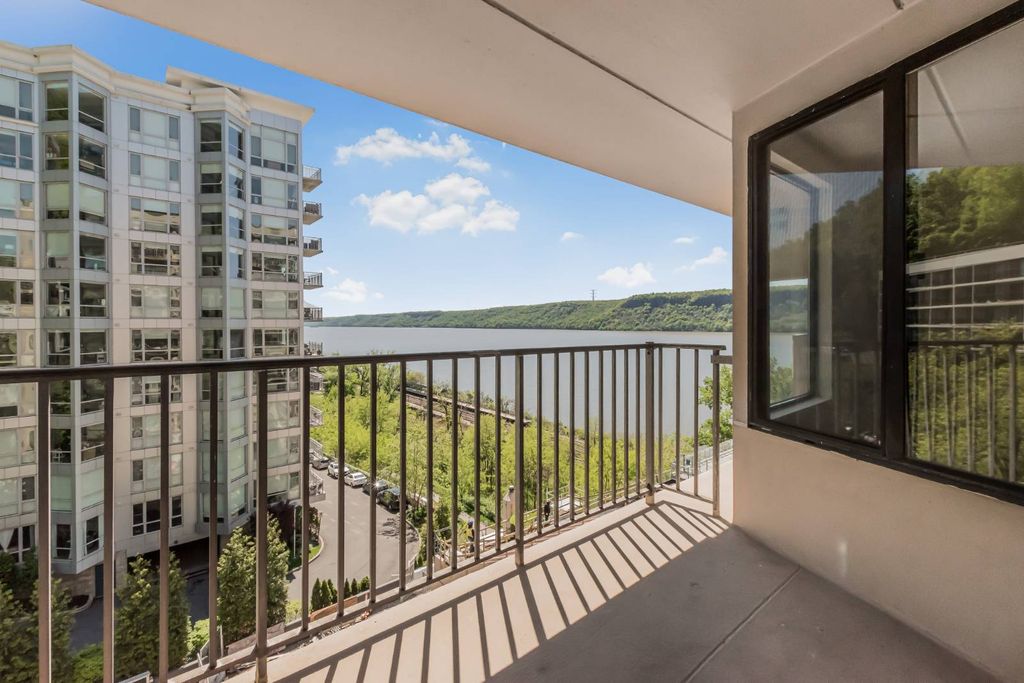 Photo of 1155 Warburton Avenue #7H, Yonkers, NY 10701 (MLS # 11742753)