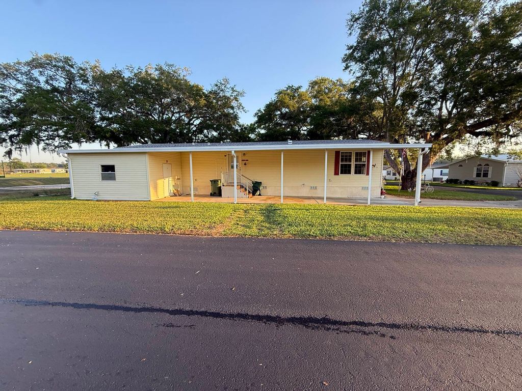 Photo of 73 Fountain Drive, Leesburg, FL 34748 (MLS # 11681091)