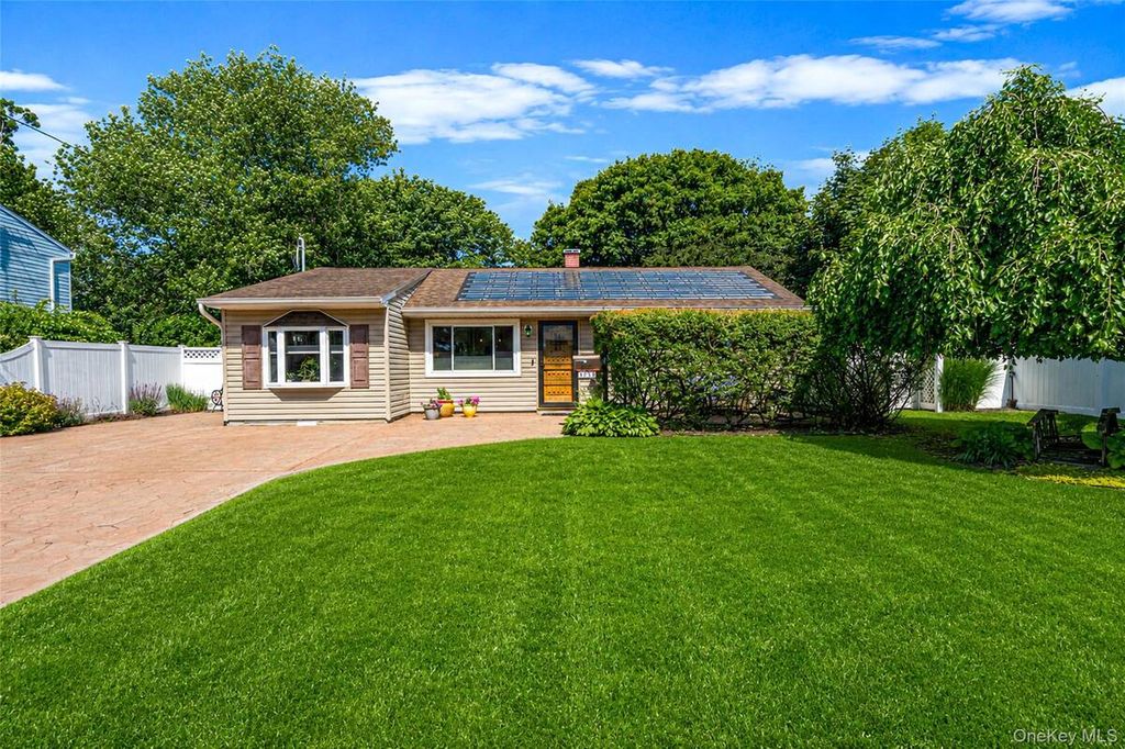 Photo of 1053 Ocean Avenue, Bay Shore, NY 11706 (MLS # 11855301)