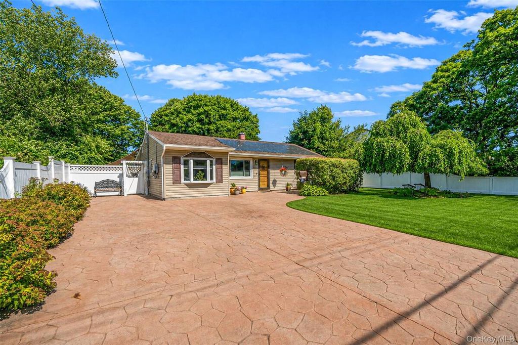 Photo of 1053 Ocean Avenue, Bay Shore, NY 11706 (MLS # 11855301)