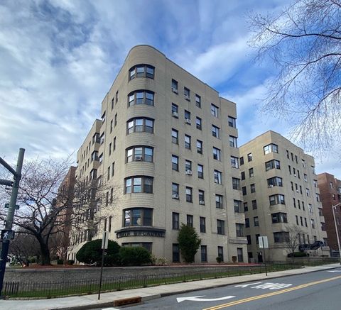 Photo of 311 Main St #4D, White Plains, NY 10601 (MLS # 11777136)