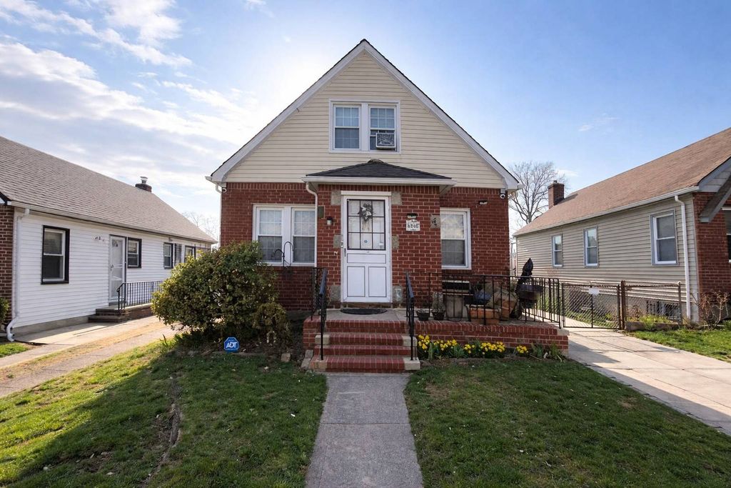 Photo of 4846 188th St, Fresh Meadows, NY 11365 (MLS # 11682550)