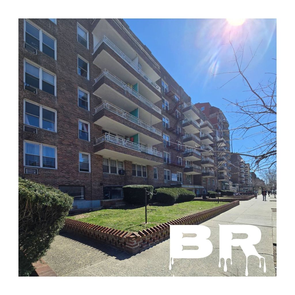 Photo of 2785 Ocean Pkwy #3J, Brooklyn, NY 11235 (MLS # 11676496)