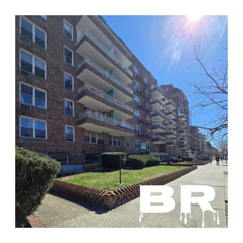 Photo of 2785 Ocean Pkwy #3J, Brooklyn, NY 11235 (MLS # 11676496)