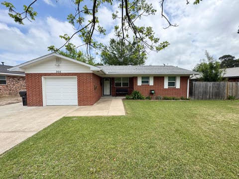 Photo of 305 Harris, Idabel, OK 74745 (MLS # 11690300)