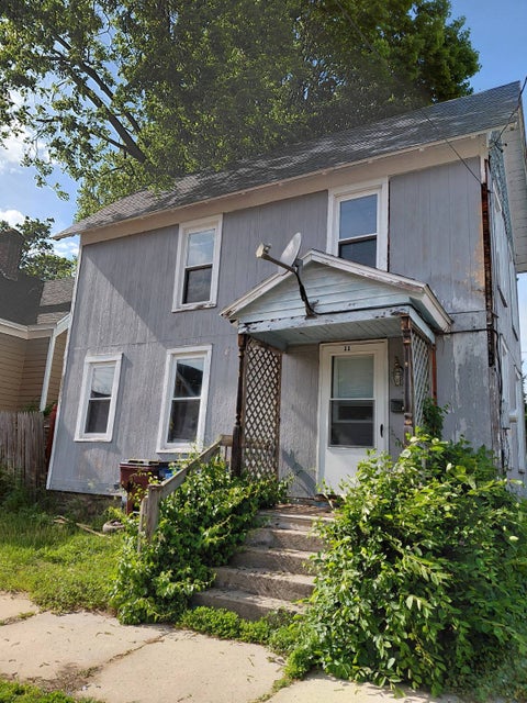 Photo of 11 Oakland Ave, Gloversville, NY 12078 (MLS # 11816898)