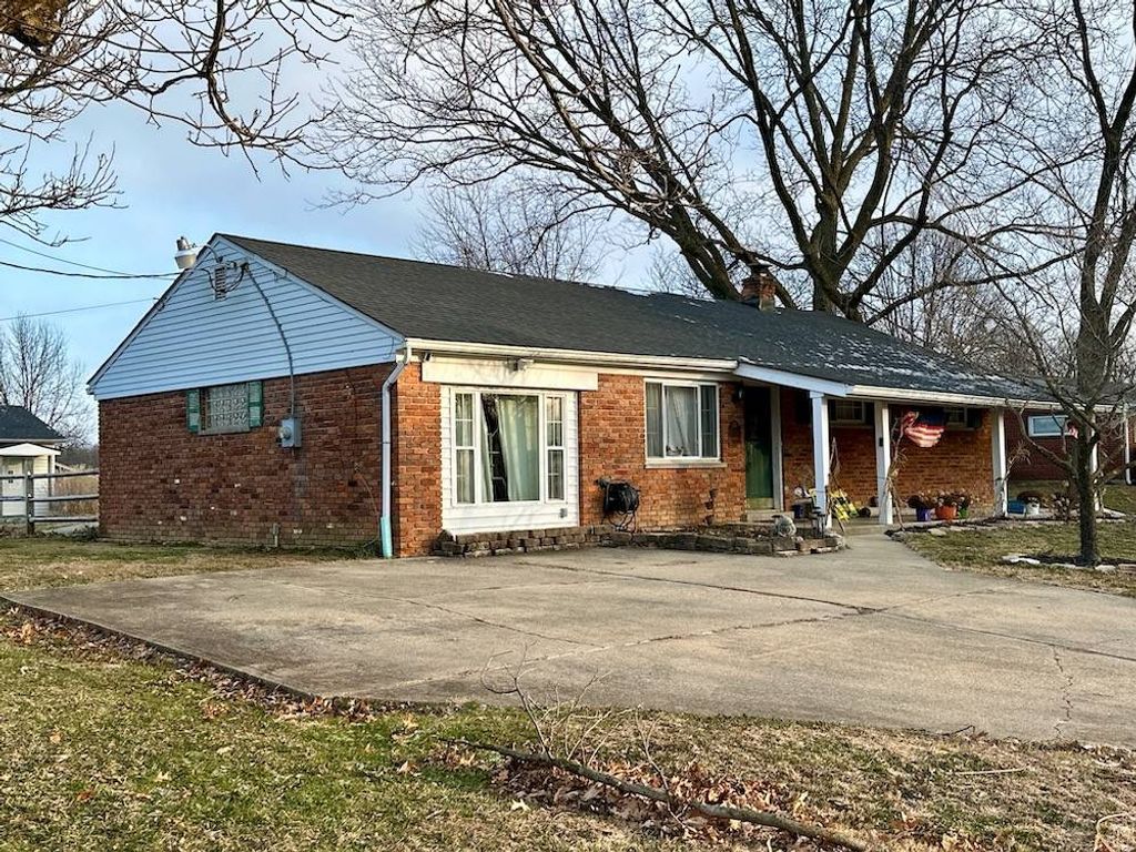 Photo of 3000 Crest Rd, Cincinnati, OH 45251 (MLS # 11622315)