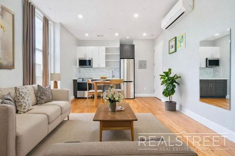 Photo of 115 Park Ave #4A, BROOKLYN, NY 11205 (MLS # 11667056)