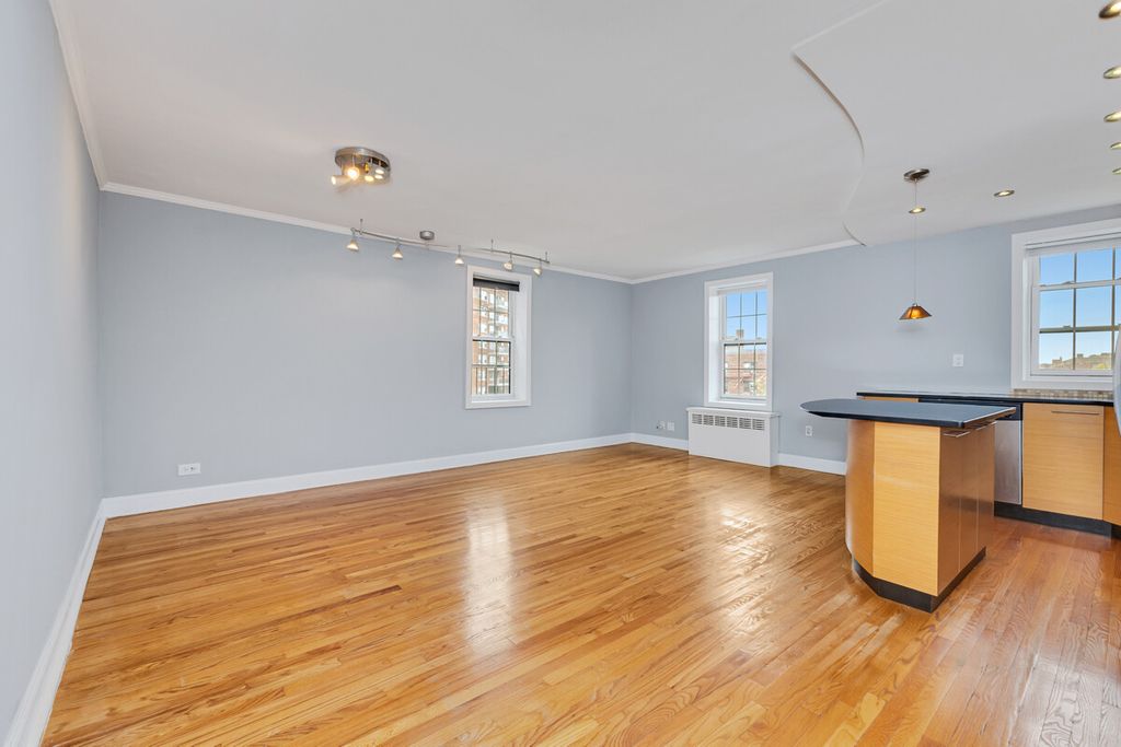Photo of 139 -09 84th Dr #605, Queens, NY 11435 (MLS # 11775580)