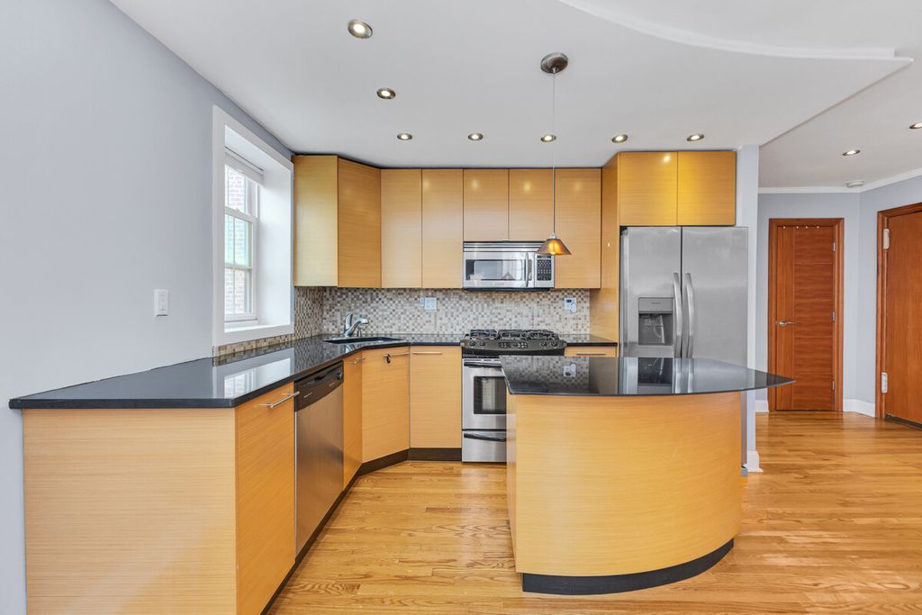 Photo of 139 -09 84th Dr #605, Queens, NY 11435 (MLS # 11775580)