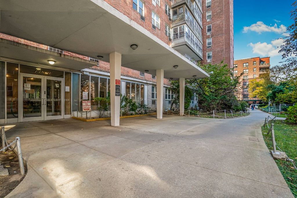 Photo of 13810 Franklin Avenue #9K, Flushing, NY 11355 (MLS # 11600101)