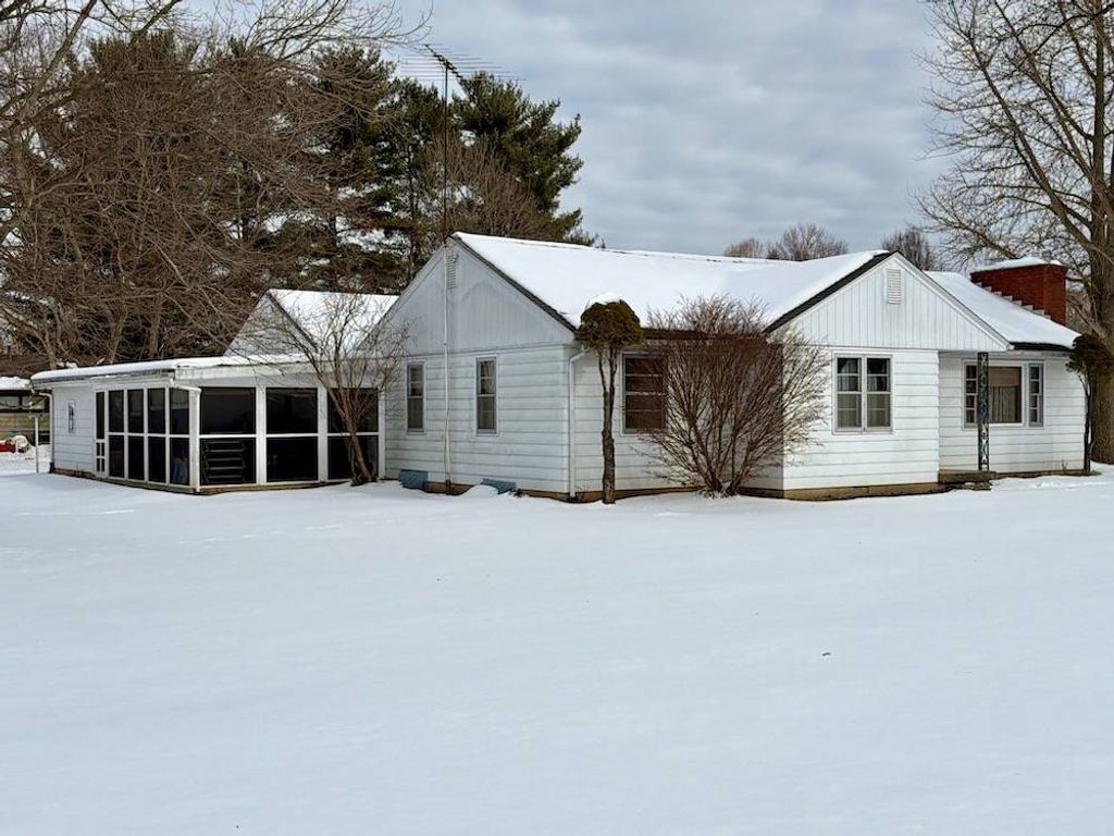 Photo of 210 Dry Creek Rd, Newark, OH 43055 (MLS # 11655421)