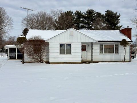 Photo of 210 Dry Creek Rd, Newark, OH 43055 (MLS # 11655421)