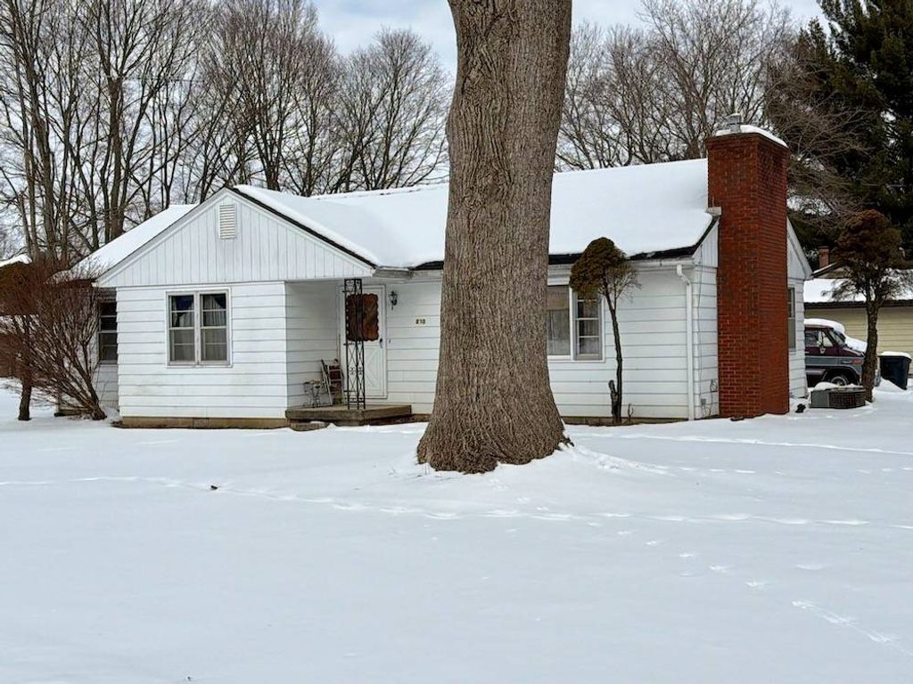 Photo of 210 Dry Creek Rd, Newark, OH 43055 (MLS # 11655421)