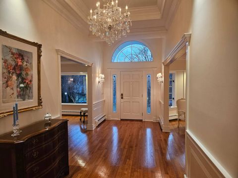 Photo of 4 Northwood Court, Woodbury, NY 11797 (MLS # 11673444)