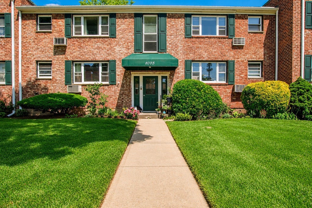 Photo of 1075 Fenwood Drive #3, Valley Stream, NY 11580 (MLS # 11855490)