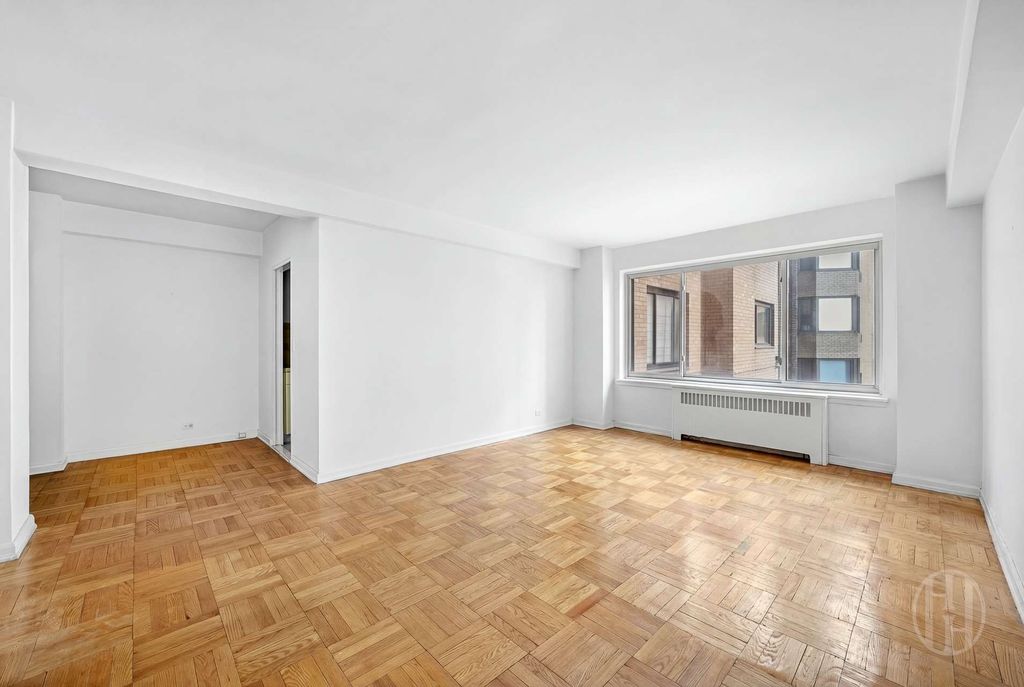 Photo of 45 East End Avenue #3J, New York, NY 10028 (MLS # 11636849)