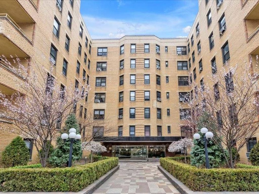 Photo of 2 West End Ave #1F, Brooklyn, NY 11235 (MLS # 11618792)
