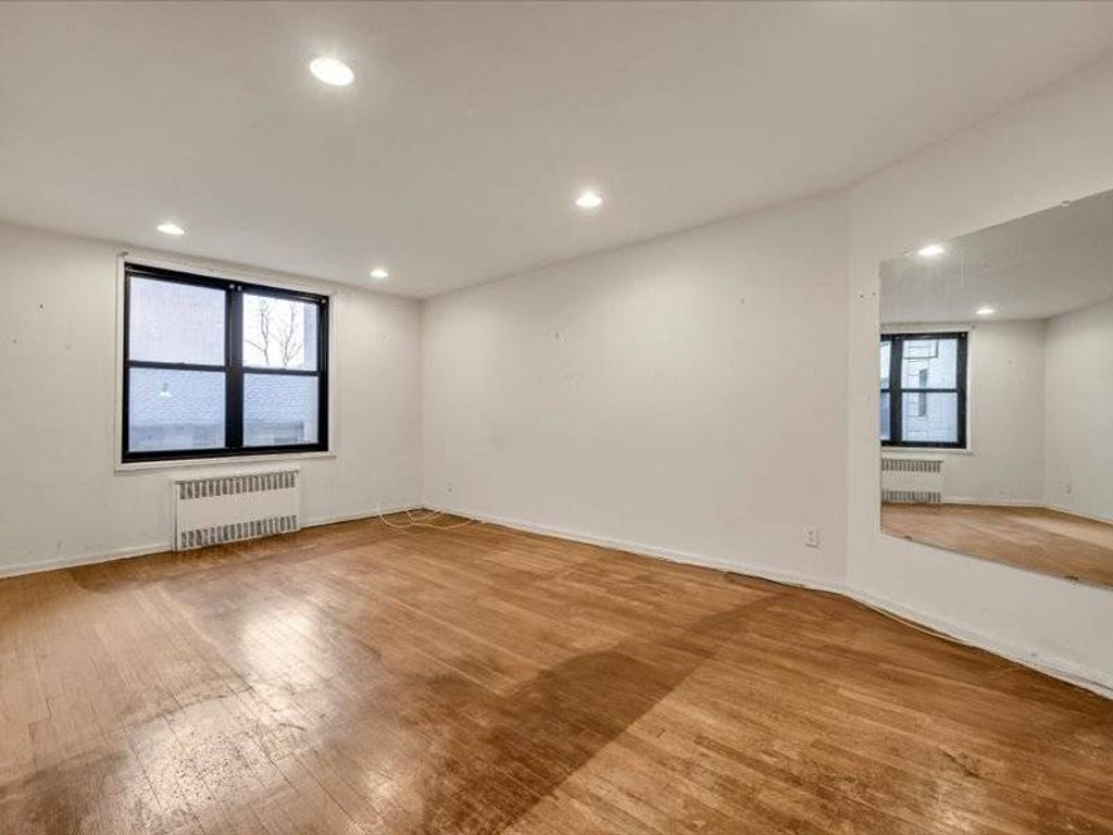 Photo of 2 West End Ave #1F, Brooklyn, NY 11235 (MLS # 11618792)