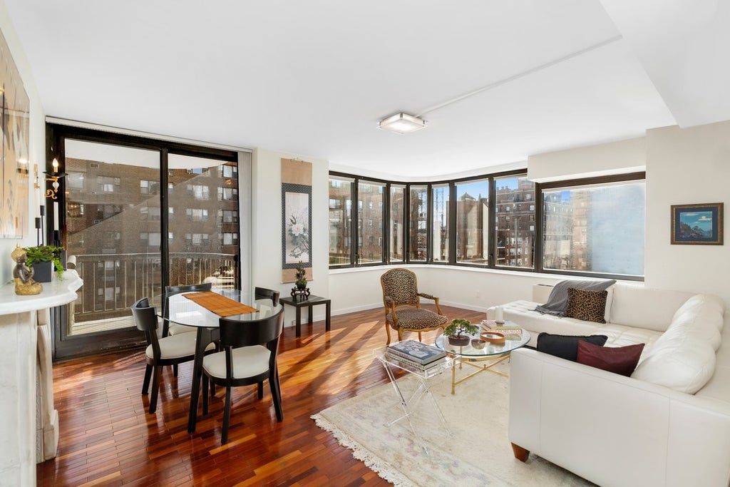 Photo of 52 East End Avenue #11C, New York, NY 10028 (MLS # 11802648)