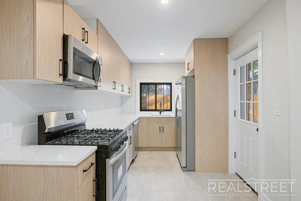 Photo of 1250 Jefferson Avenue #1, BROOKLYN, NY 11221 (MLS # 11667934)