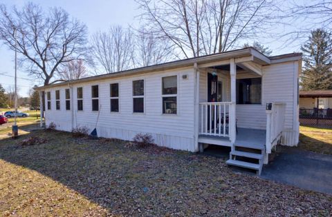 Photo of 40 Old Hickory Drive, Saratoga Springs, NY 12866 (MLS # 11687214)