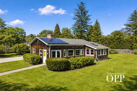 Photo of 7 Broadview Avenue, BELLPORT VILLAGE, NY 11713 (MLS # 11689389)