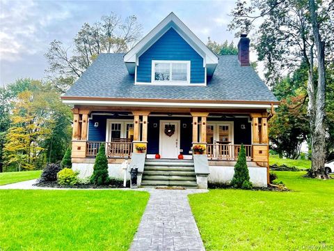 Photo of 42 Colonial Ave, Warwick, NY 10990 (MLS # 11679581)