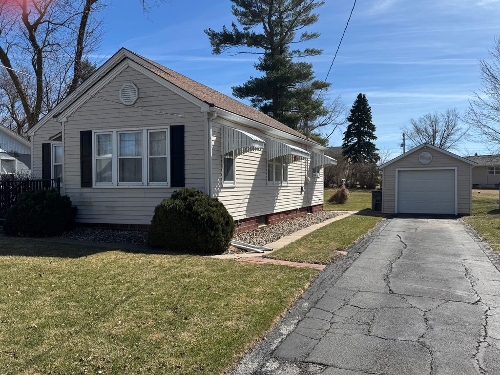 Photo of 107 W South St, Exira, IA 50076 (MLS # 11678023)