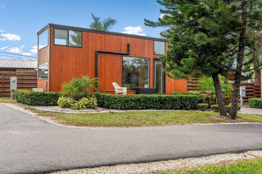 Photo of 11008 US-301 #8, Thonotosassa, FL 33592 (MLS # 11642887)