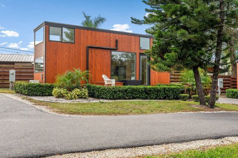 Photo of 11008 US-301 #8, Thonotosassa, FL 33592 (MLS # 11642887)