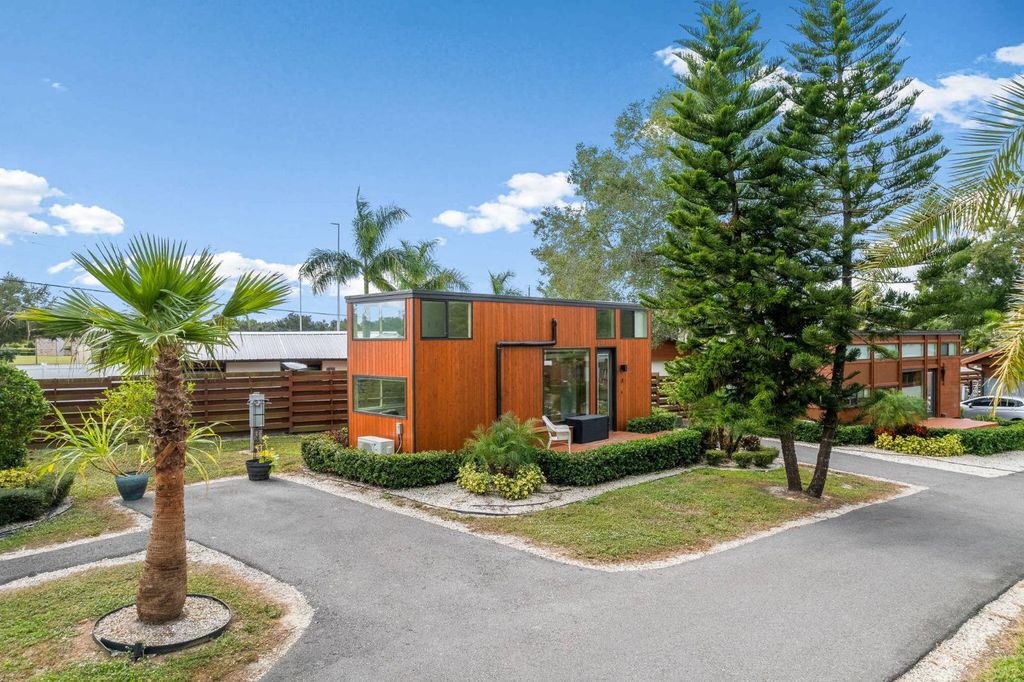 Photo of 11008 US-301 #8, Thonotosassa, FL 33592 (MLS # 11642887)