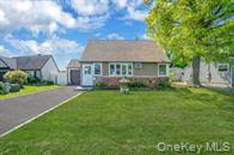 Photo of 508 Davis St, North Babylon, NY 11703 (MLS # 11774531)