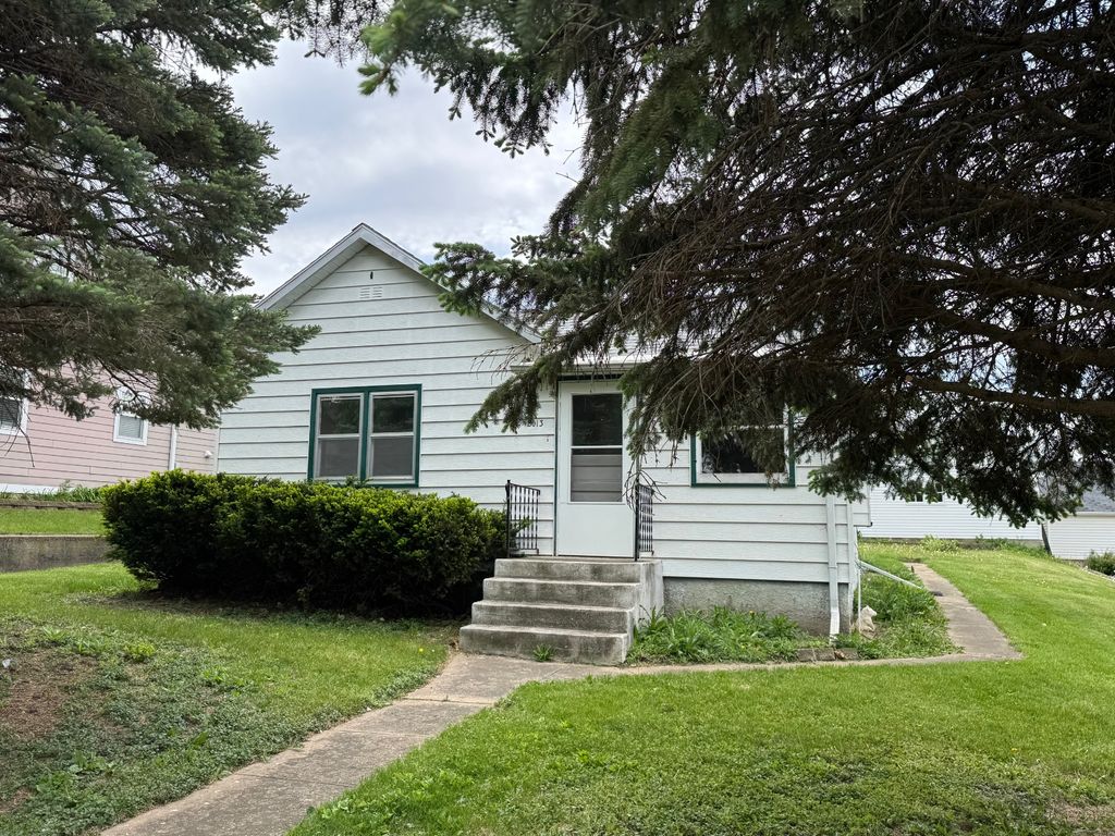 Photo of 2013 Washington ST, Elk Horn, IA 51531 (MLS # 11742768)