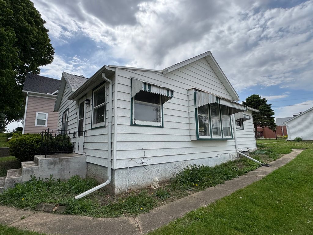 Photo of 2013 Washington ST, Elk Horn, IA 51531 (MLS # 11742768)