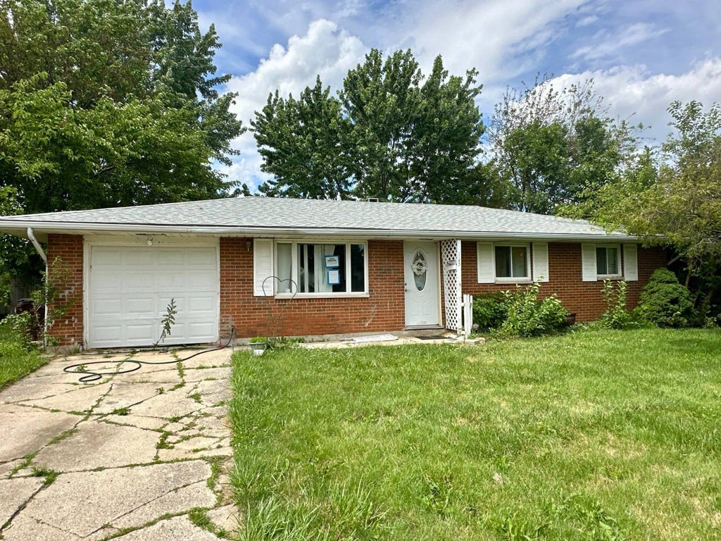 Photo of 113 Lodestone Dr, ENGLEWOOD, OH 45322 (MLS # 11848830)