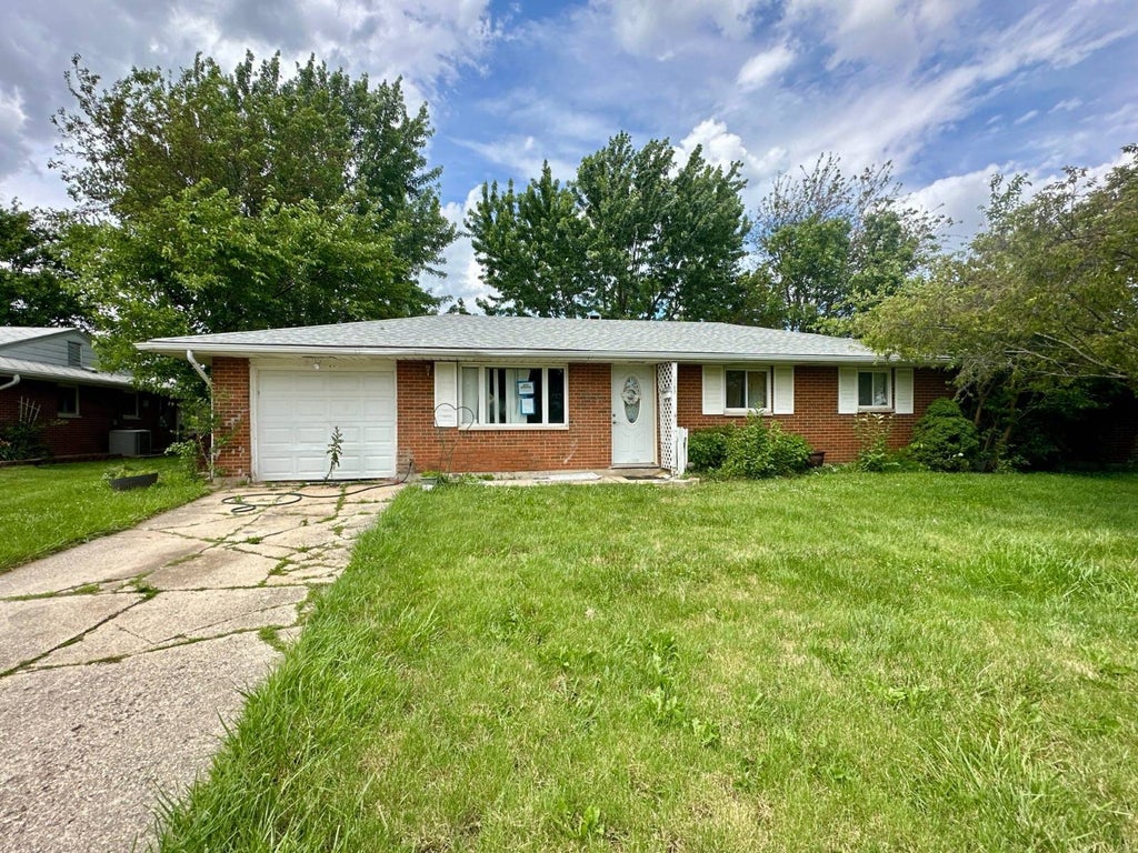 Photo of 113 Lodestone Dr, ENGLEWOOD, OH 45322 (MLS # 11848830)