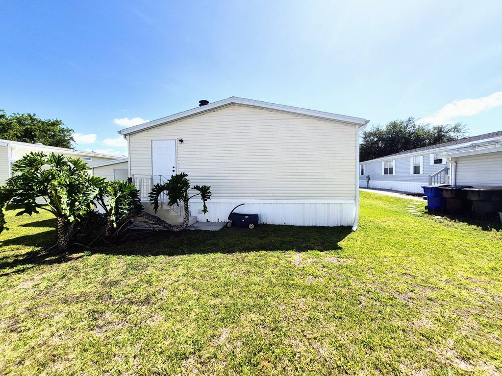 Photo of 3919 Covington Dr, Saint Cloud, FL 34772 (MLS # 11741388)