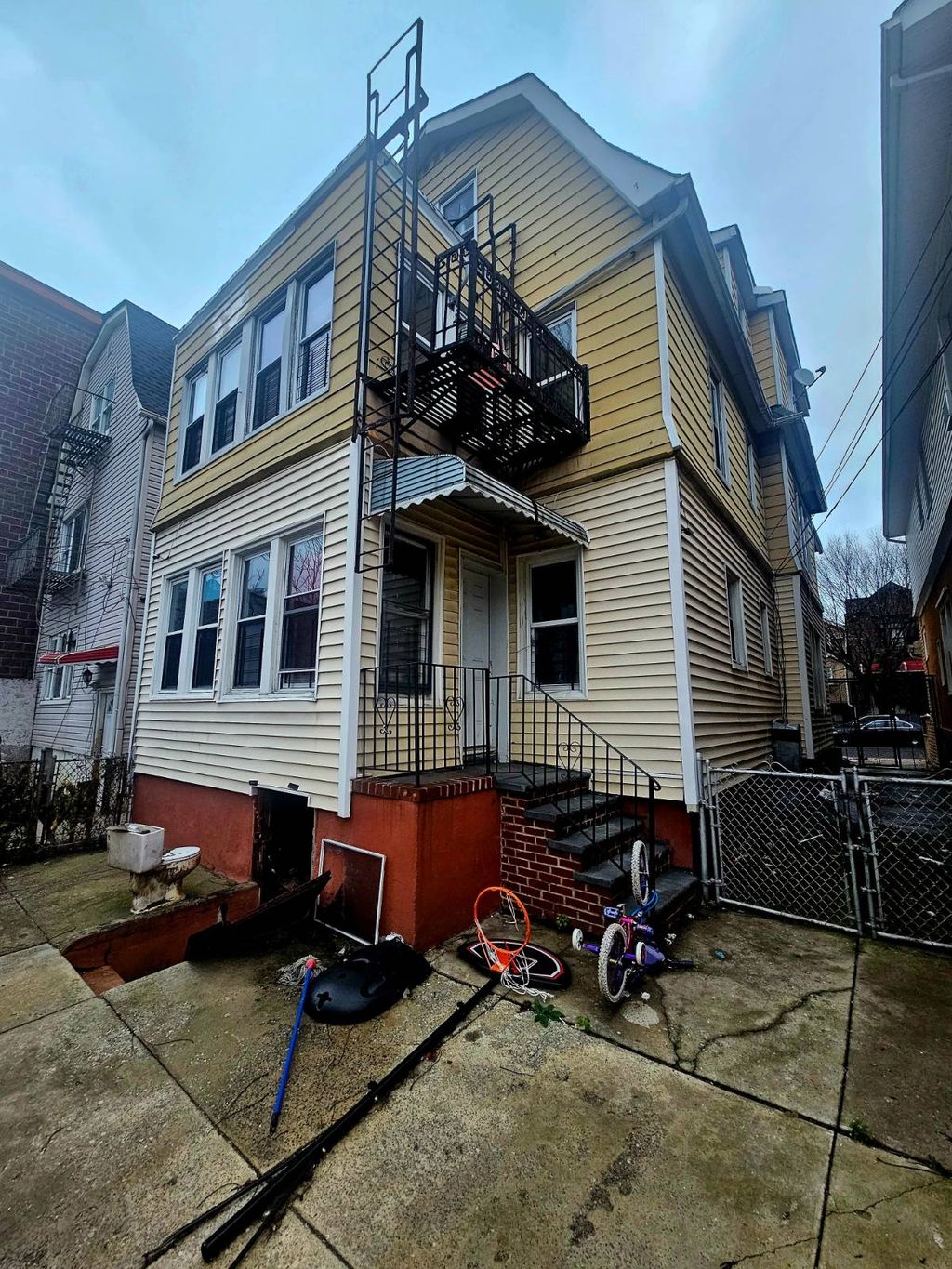 Photo of 1543 Leland Ave, Bronx, NY 10460 (MLS # 11609639)
