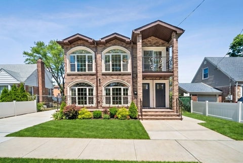 Photo of 13918 250th St, Rosedale, NY 11422 (MLS # 11850283)