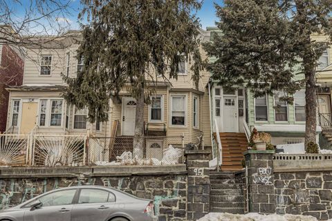 Photo of 95 Palisade Ave, Yonkers, NY 10701 (MLS # 11659271)
