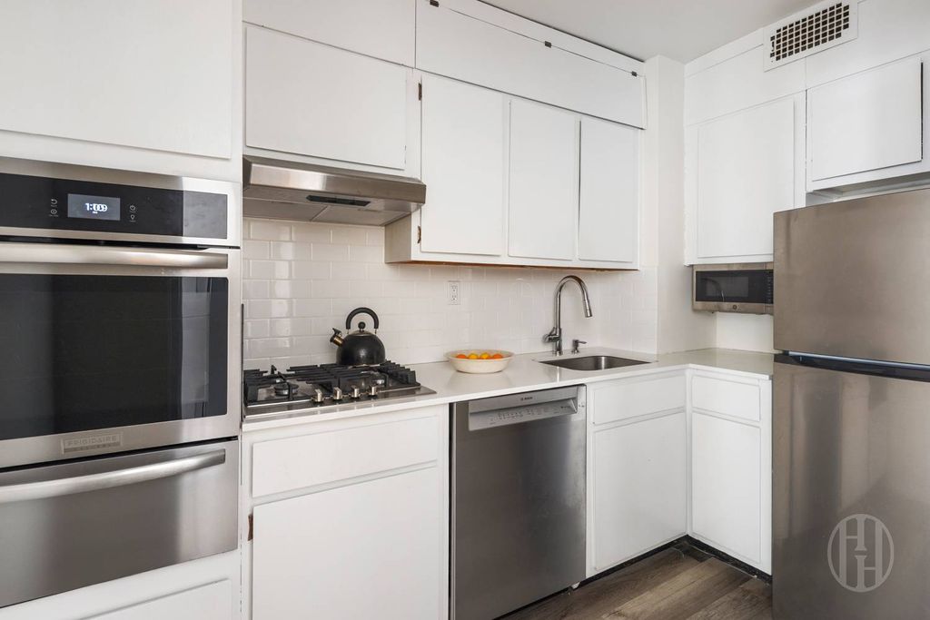 Photo of 400 East 85th Street #4G, New York, NY 10028 (MLS # 11638928)
