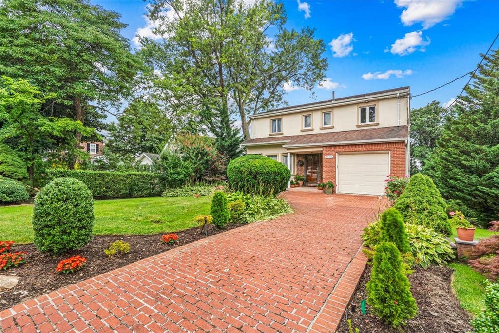 Photo of 3850 Hillcrest Ave, Douglaston, NY 11363 (MLS # 11931274)