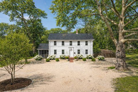 Photo of 937 South Country Road, BELLPORT, NY 11713 (MLS # 11694192)