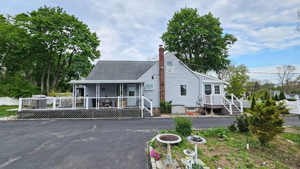 Photo of 205 nelson ST, Hauppauge, NY 11788 (MLS # 11742761)