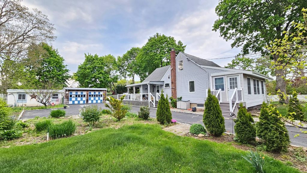 Photo of 205 nelson ST, Hauppauge, NY 11788 (MLS # 11742761)