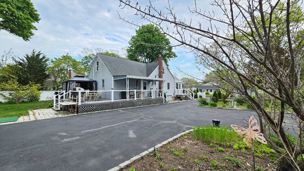 Photo of 205 nelson ST, Hauppauge, NY 11788 (MLS # 11742761)