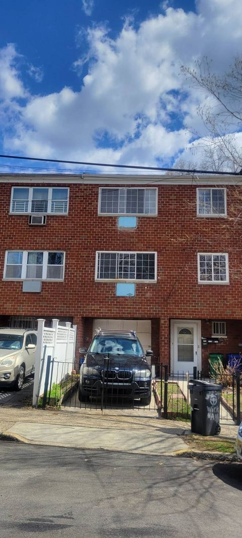 Photo of 3304 Wickham Ave, Bronx, NY 10469 (MLS # 11688006)
