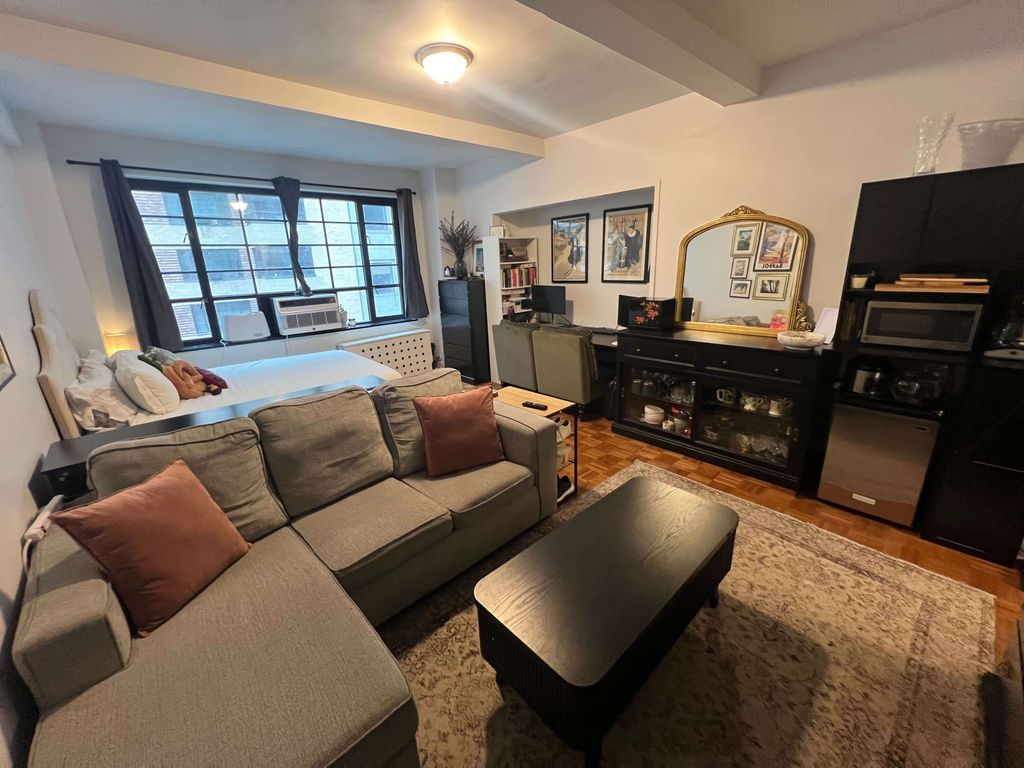 Photo of 310 East 44th Street #612, New York, NY 10017 (MLS # 11669176)